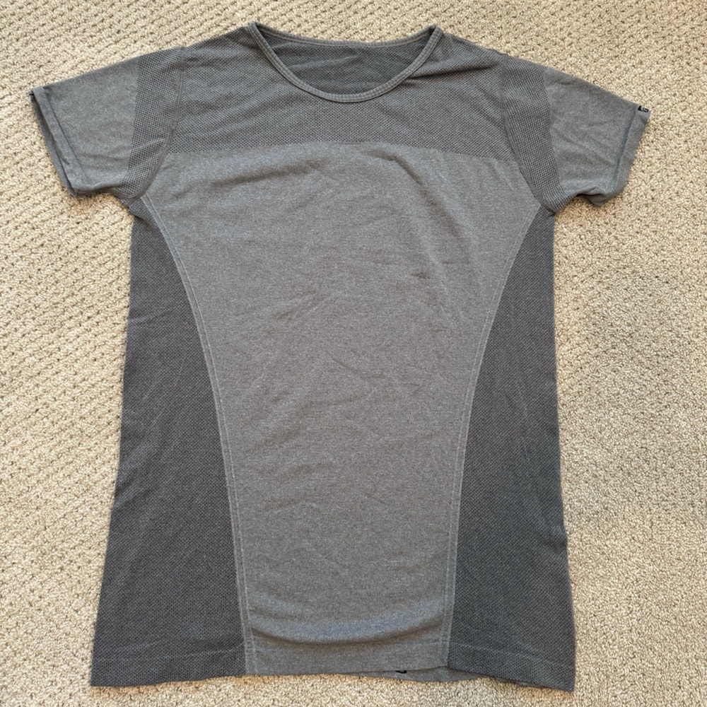 Women’s athletic short - gray